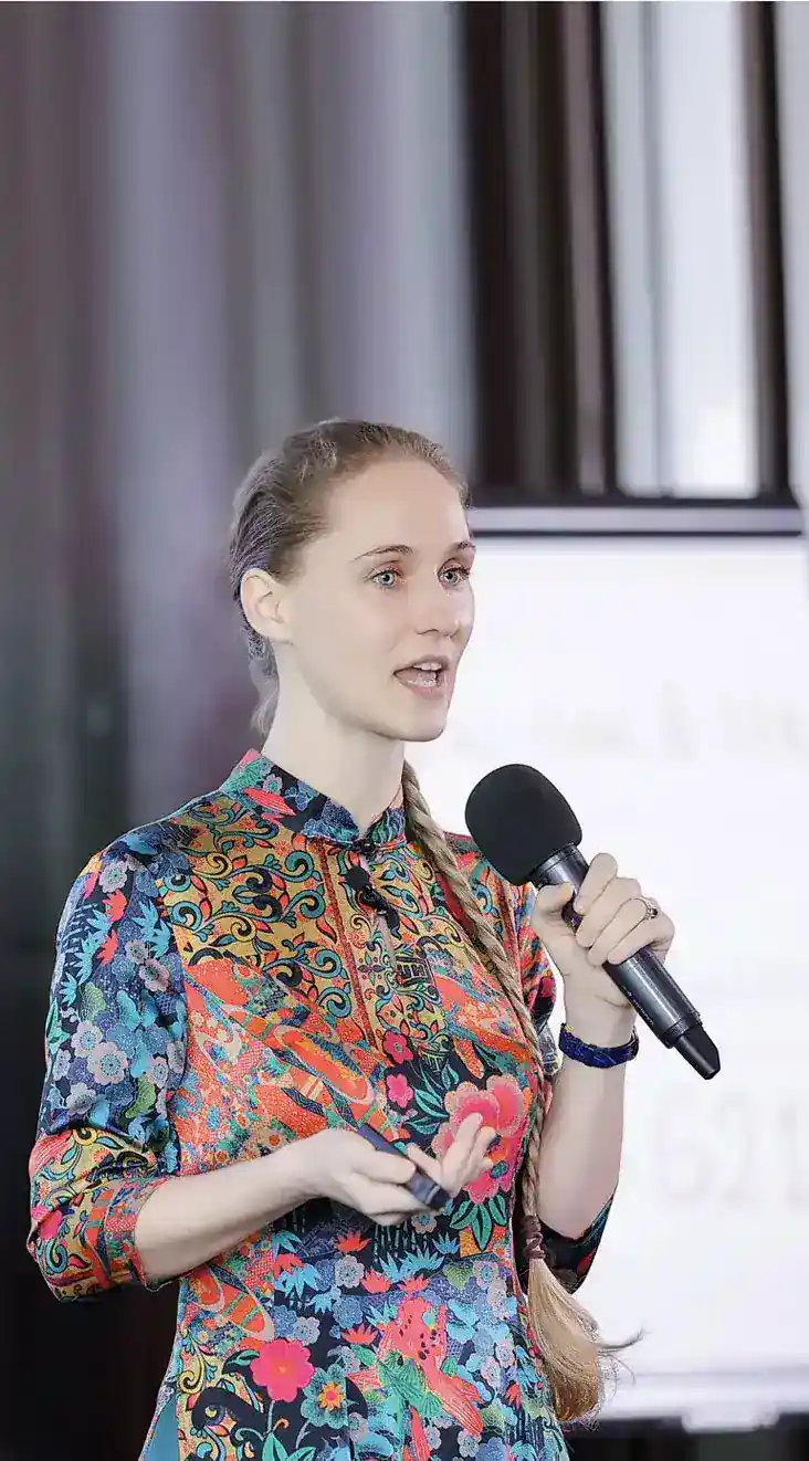 Ashley Dudarenok Speaking