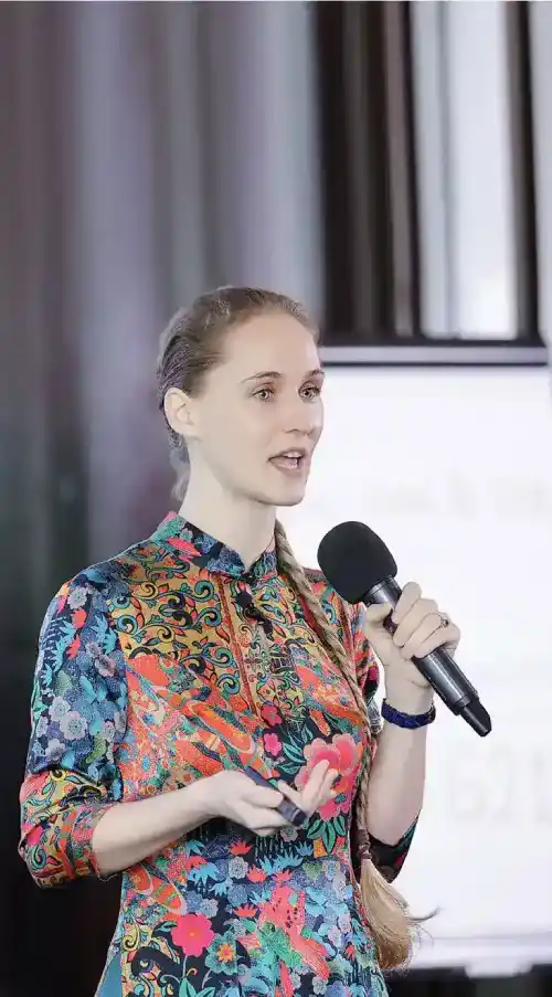 keynote & workshops by ashley dudarenok