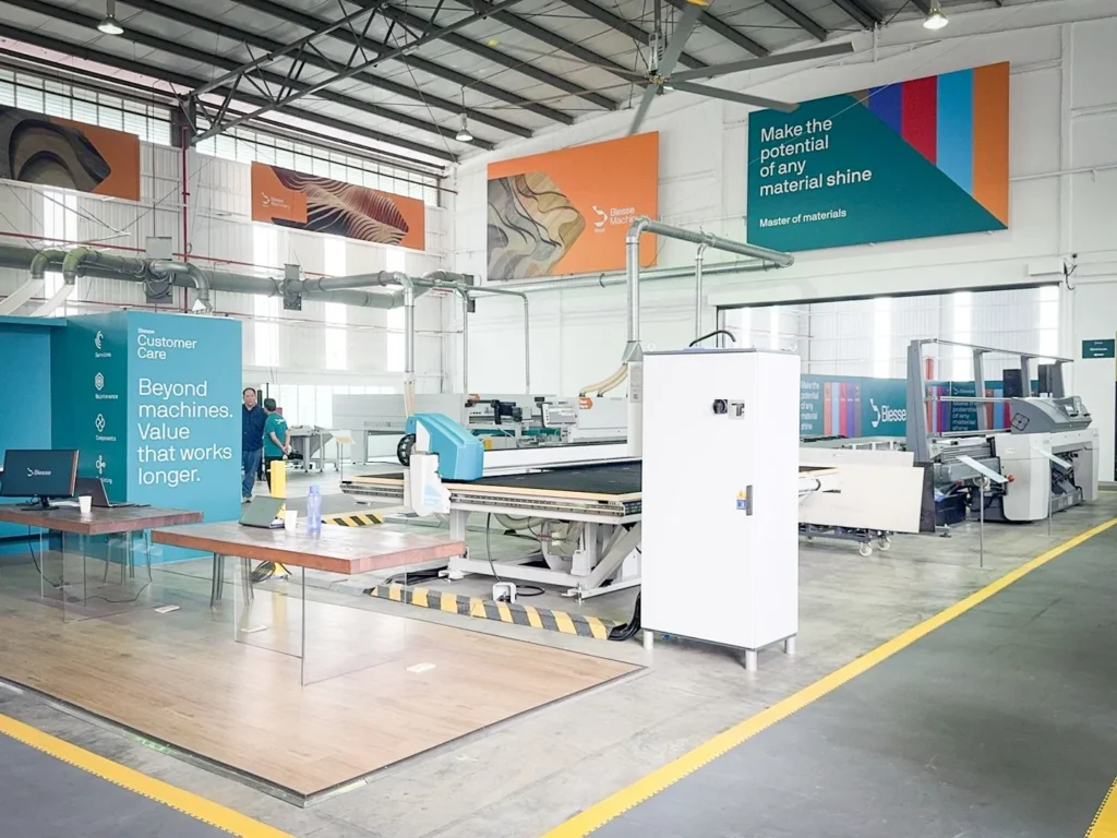 Business team discussing Coohom AI design and production solution at manufacturing technology exhibition