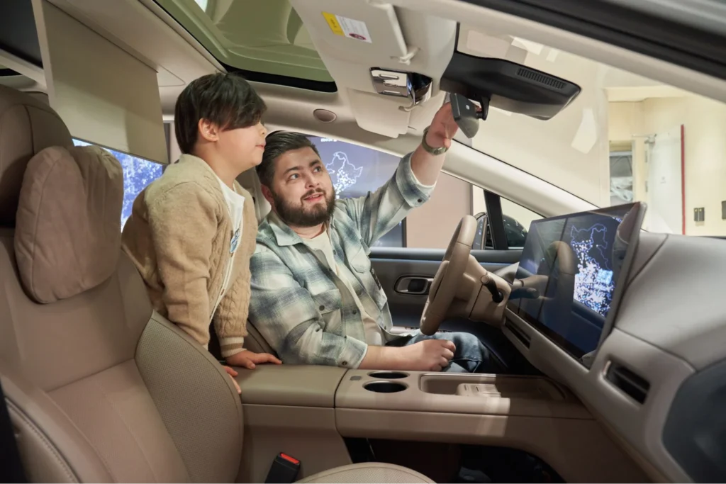 Family exploring Li Auto smart SUV interior features