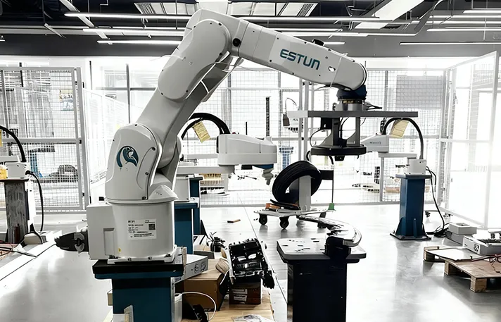 Estun cobot supporting flexible manufacturing operations