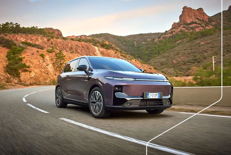Leapmotor C10 electric SUV driving on a scenic mountain road
