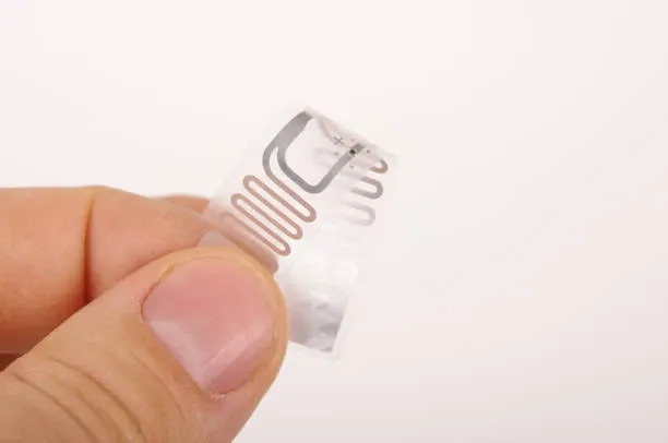 Flexible sensor held between fingers