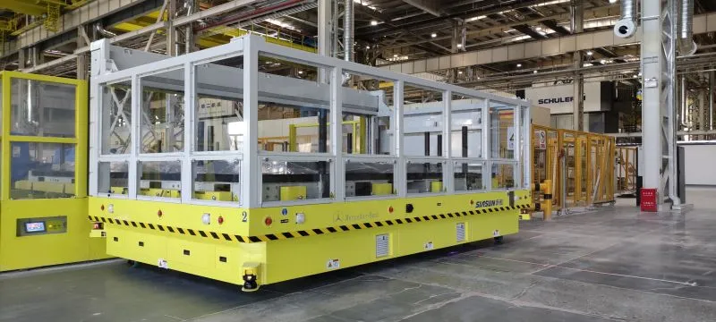 Siasun autonomous transport platform in industrial facility