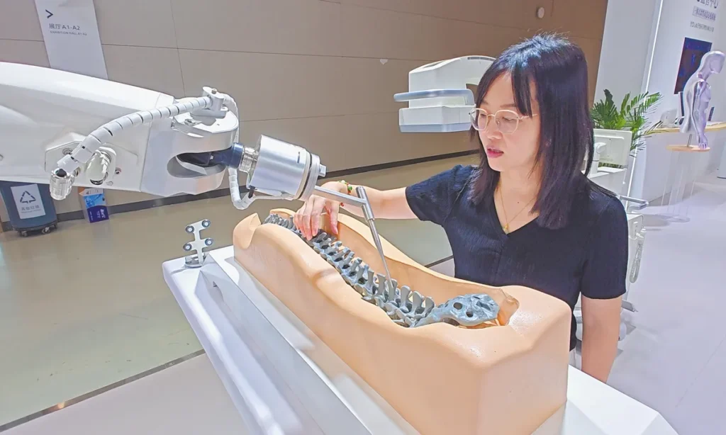 Robotic spine surgery training system