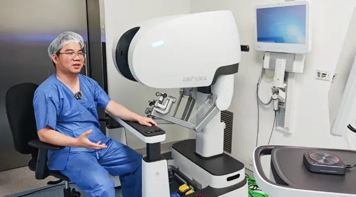 Surgeon beside robotic surgery console