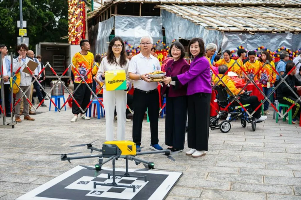 Keeta drone delivery event with visitors