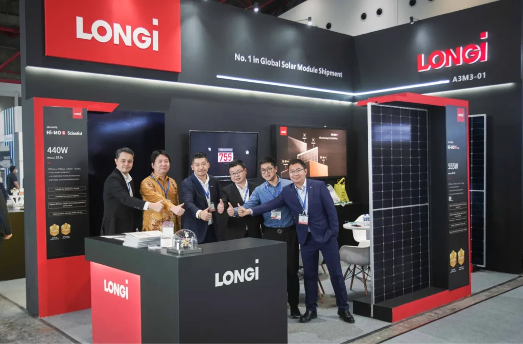 LONGi staff showing solar panels