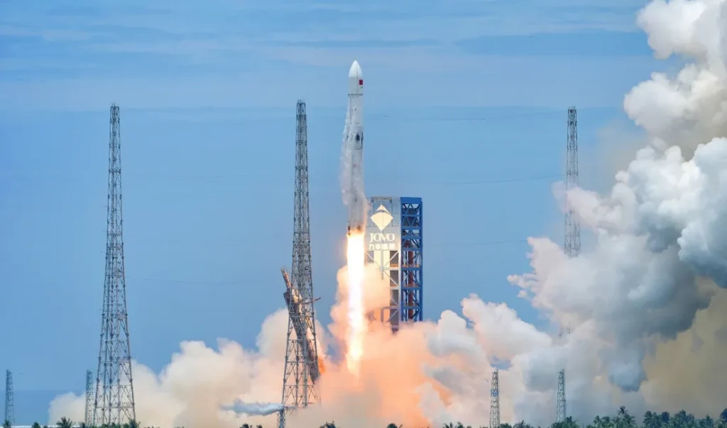 Long March-10B carrier rocket at the Hainan commercial spacecraft