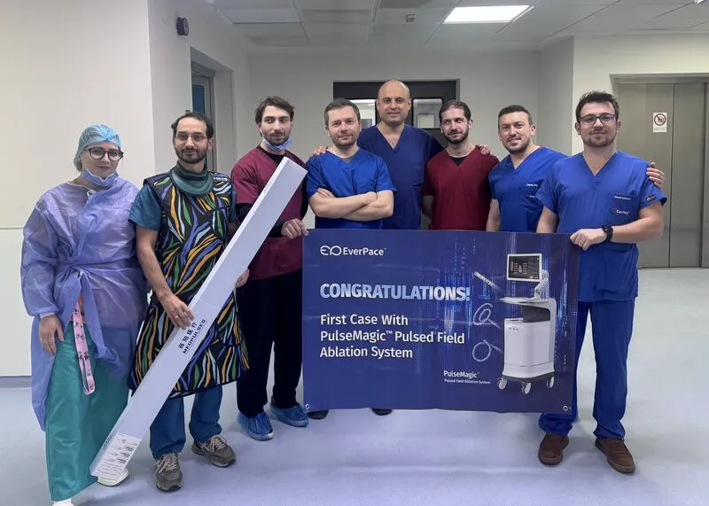 Medical team with PulseMagic ablation system